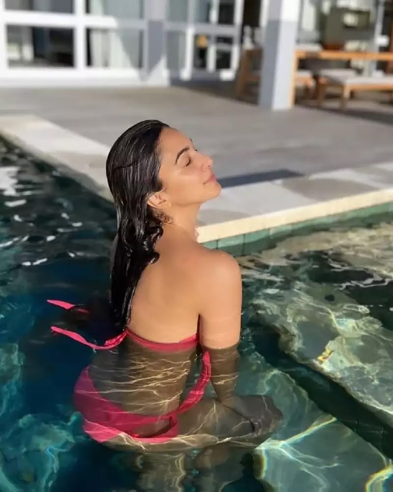 kiara advani bikini pool hot indian actress