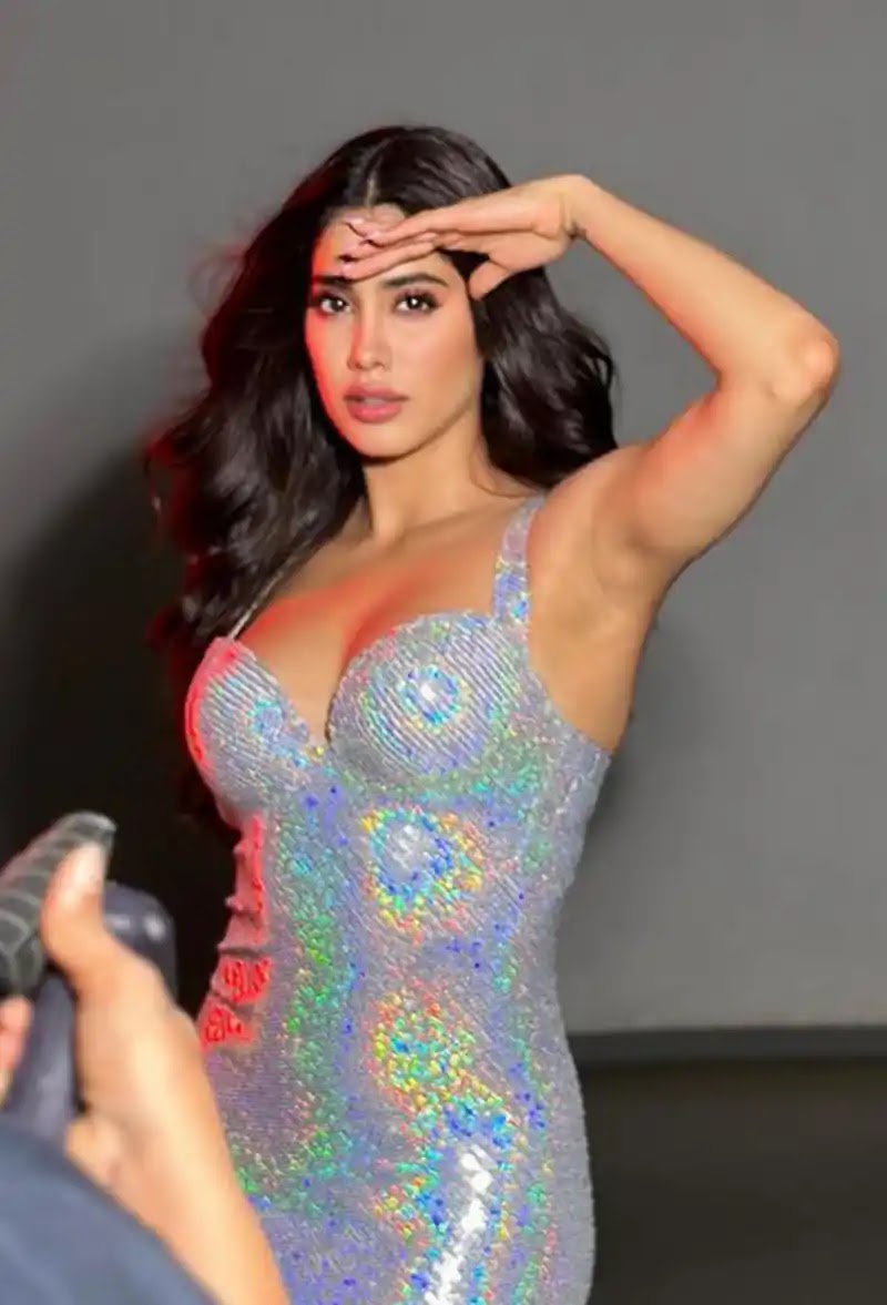 janhvi kapoor armpit holographic dress curvy body