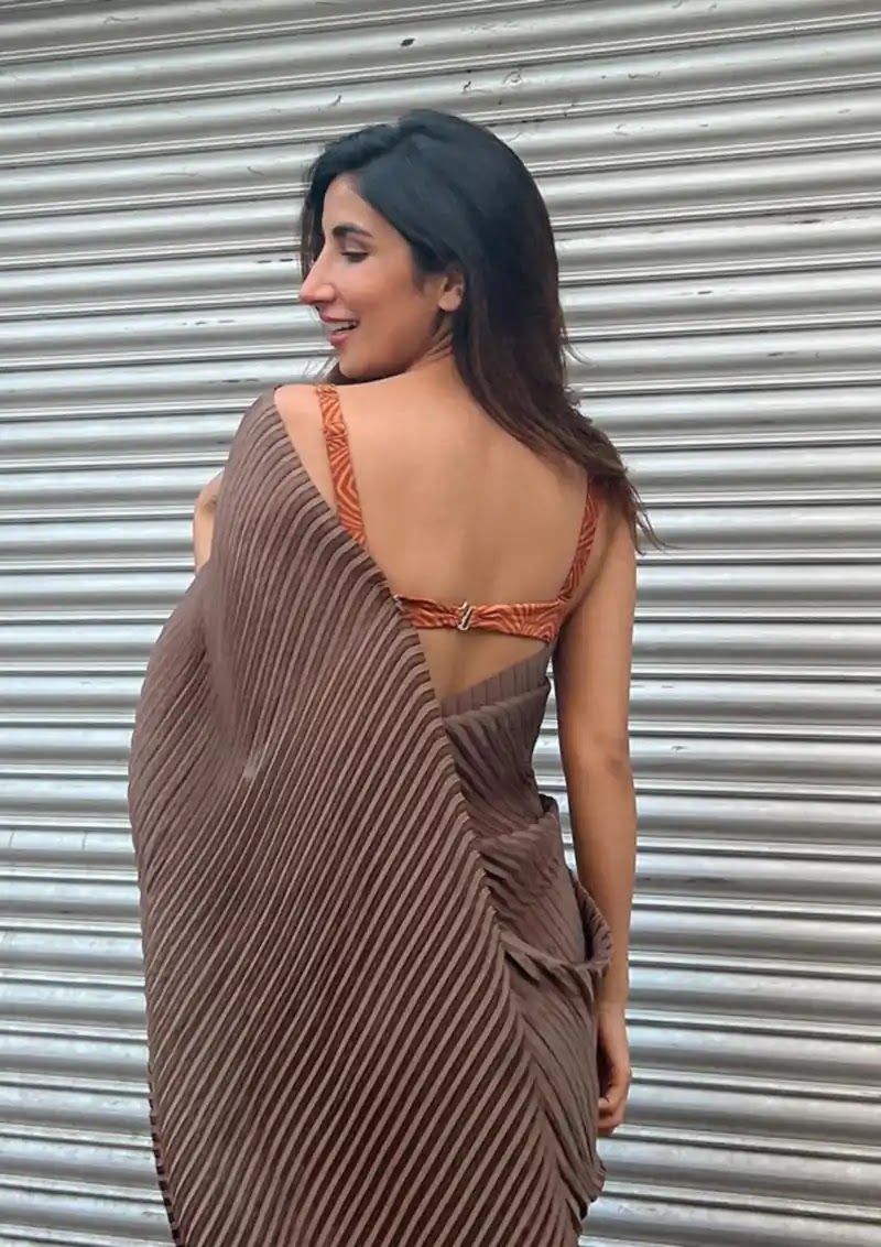 parul gulati backless saree indian web series actress