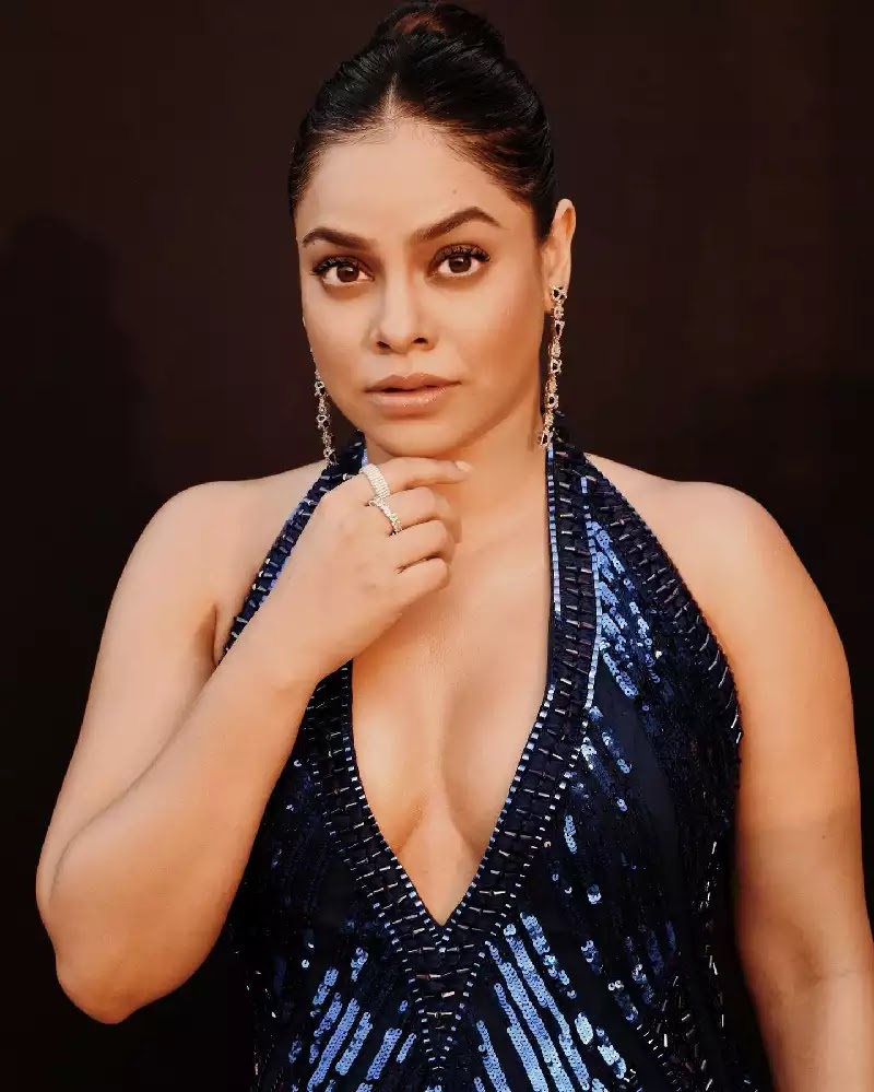 sumona chakravarti cleavage deep neckline dress tv actress