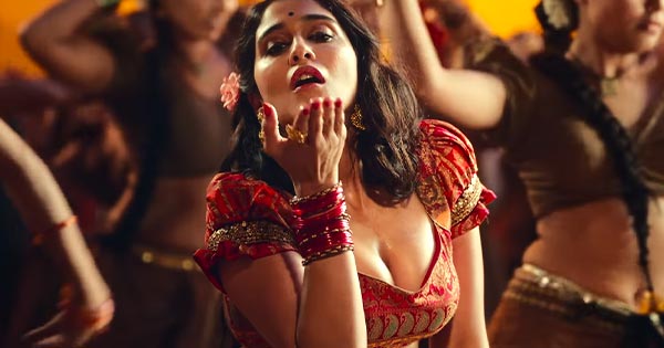 11 hot GIFs of Regina Cassandra from sizzling hot item songs, photoshoots and movie scenes.