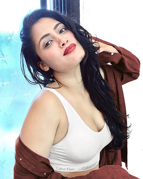 Manvi chugh hot actress ullu woodpecker