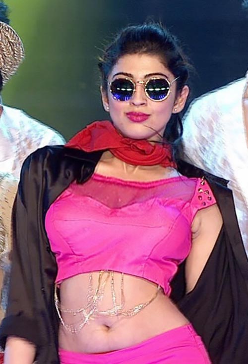 Pranitha Subhash navel hot