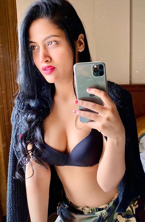 Manvi chugh hot actress ullu woodpecker