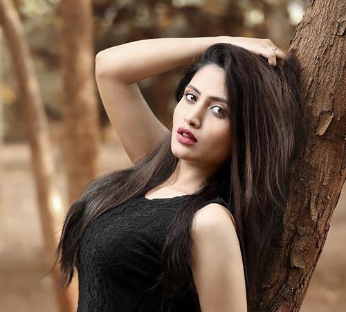 Manvi chugh hot actress ullu woodpecker