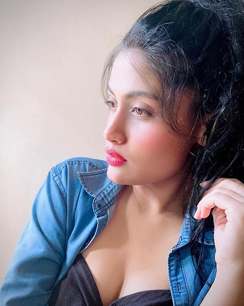 Manvi chugh hot actress ullu woodpecker