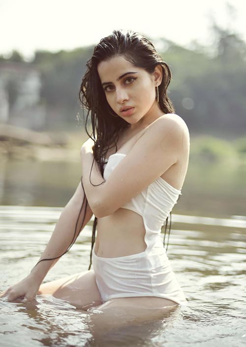 Urfi Javed bikini swimsuit sexy body indian actress