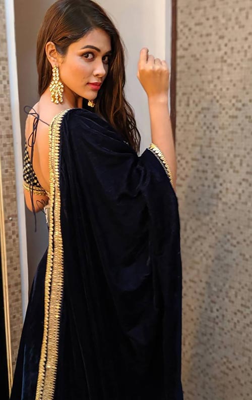 Charvi Saraf hot indian tv actress kasautii zindagii kay