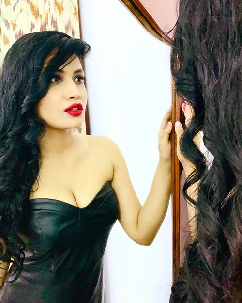 Manvi chugh hot actress ullu woodpecker