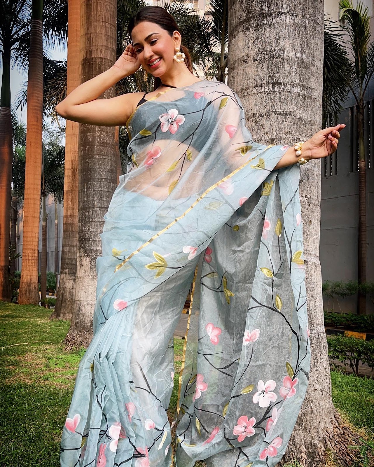 Esshanya Maheshwari navel sheer saree hot