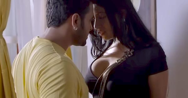 5 hottest Bollywood videos/songs (part 5)  – feat. actresses in romantic and intimate scenes.