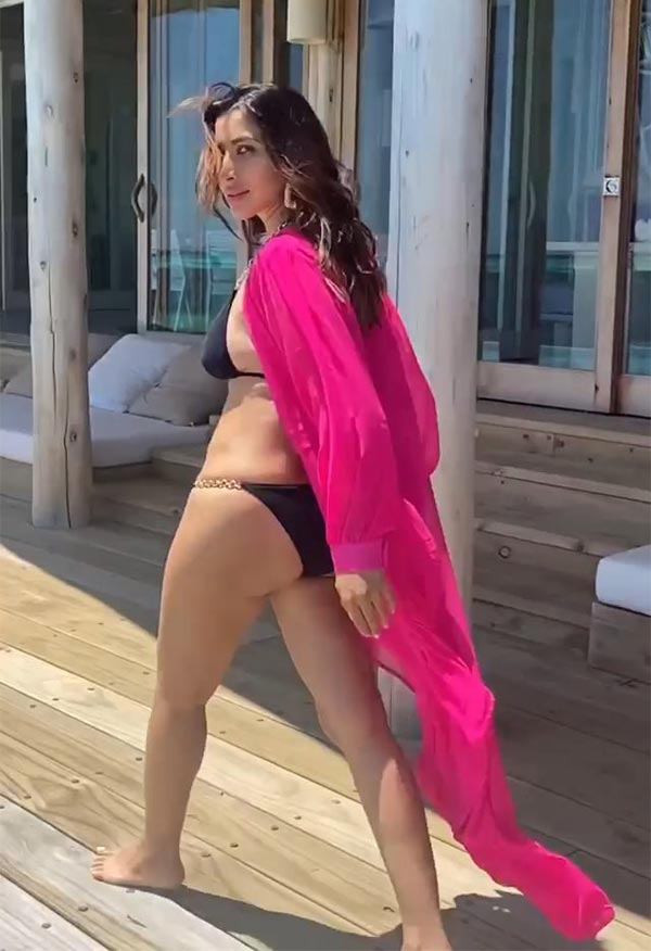 Sophie Choudry butt bikini sexy body