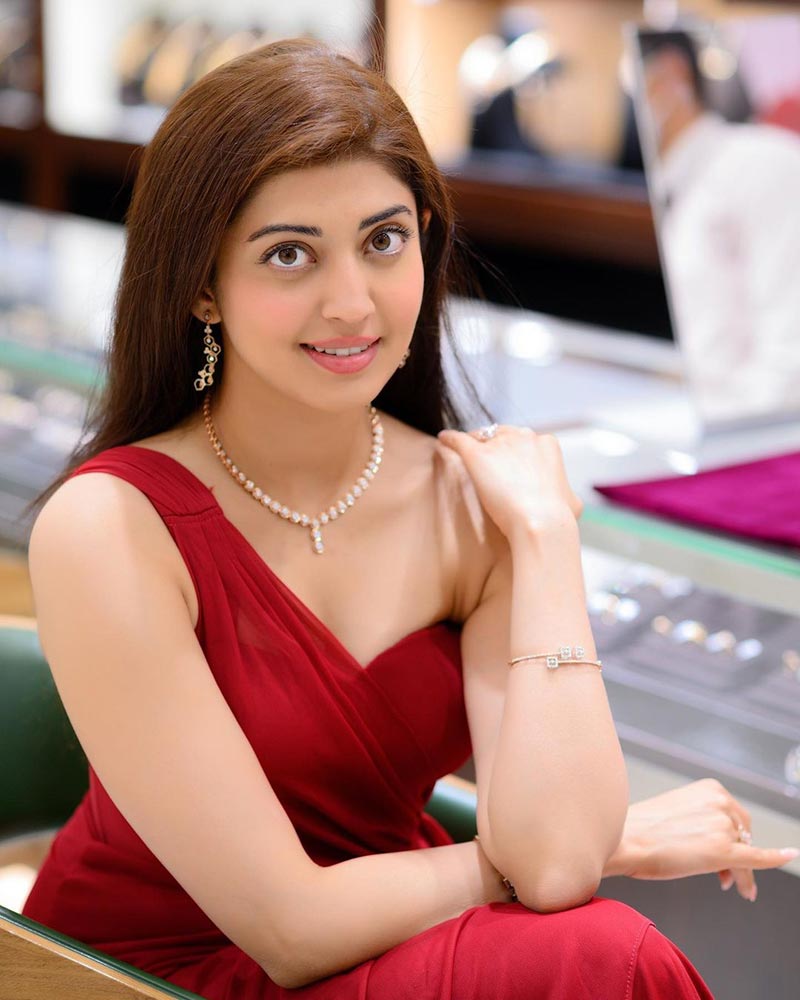 Pranitha Subhash hot