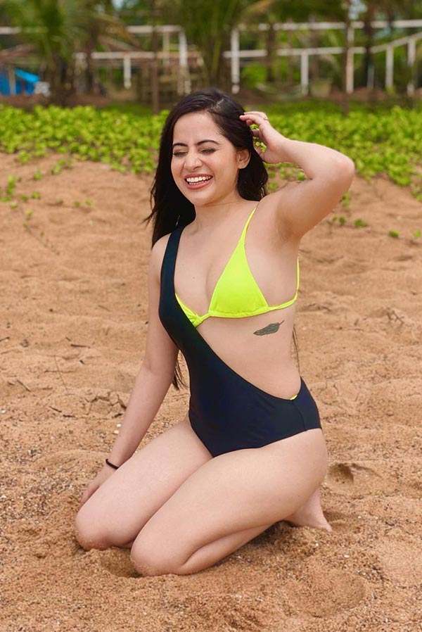 Urfi Javed bikini swimsuit sexy body indian actress