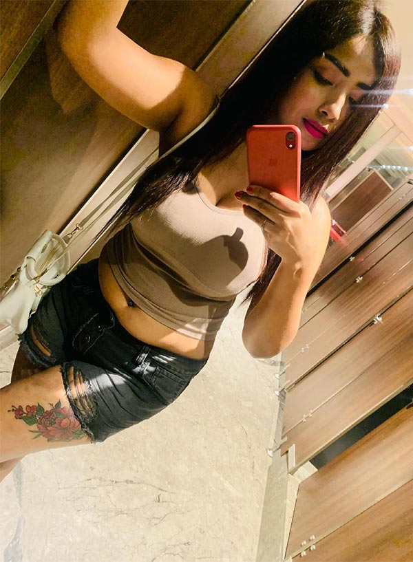 Aayushi Jaiswal curvy actress ullu kooku