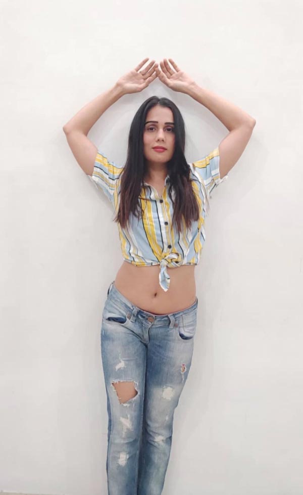 Piya Malik hot actress web series