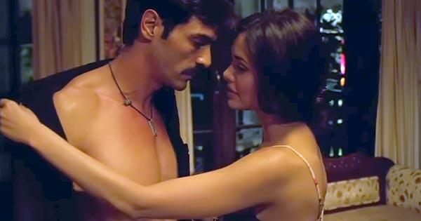 5 hottest Bollywood video songs (part 20) – feat. Indian actresses in romantic intimate hot scenes.