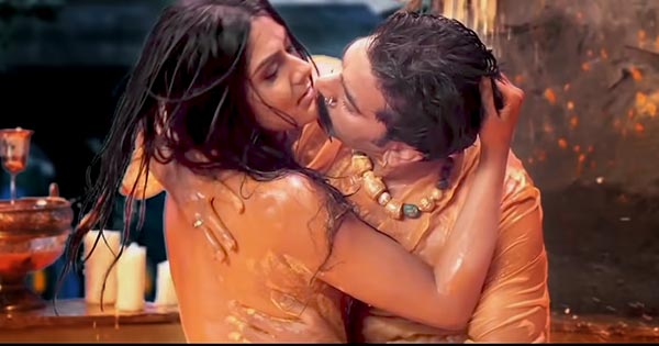 5 hottest Bollywood video songs (part 19) – feat. actresses in sizzling hot or romantic moments.