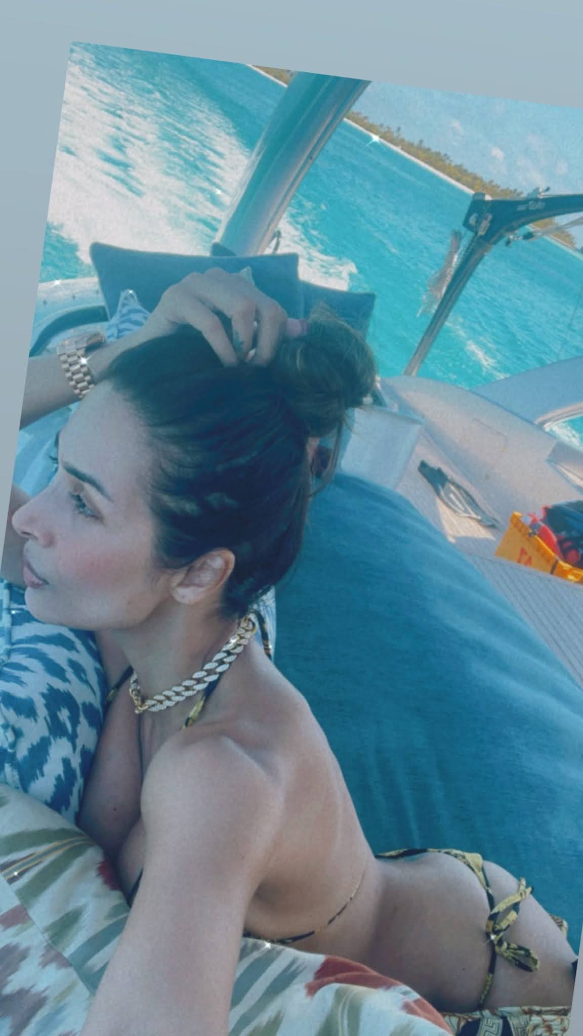 malaika arora bikini sexy body