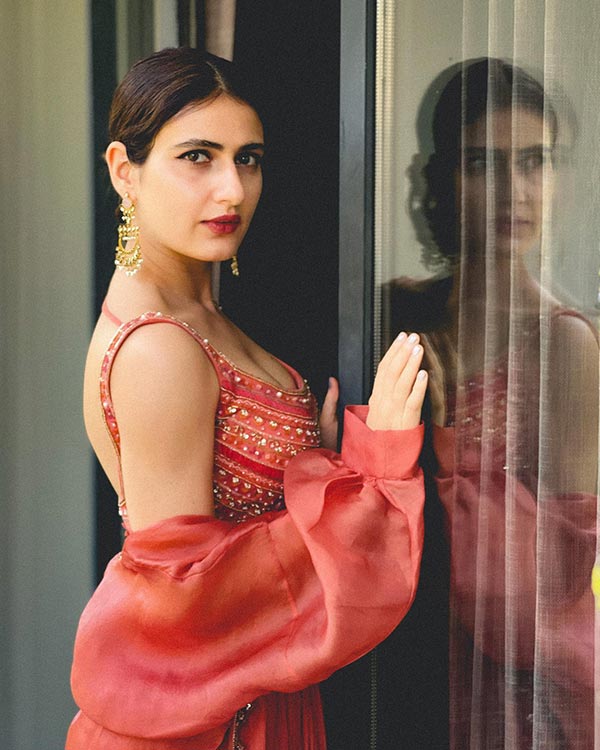 Fatima Sana Shaikh backless lehanga hot actress