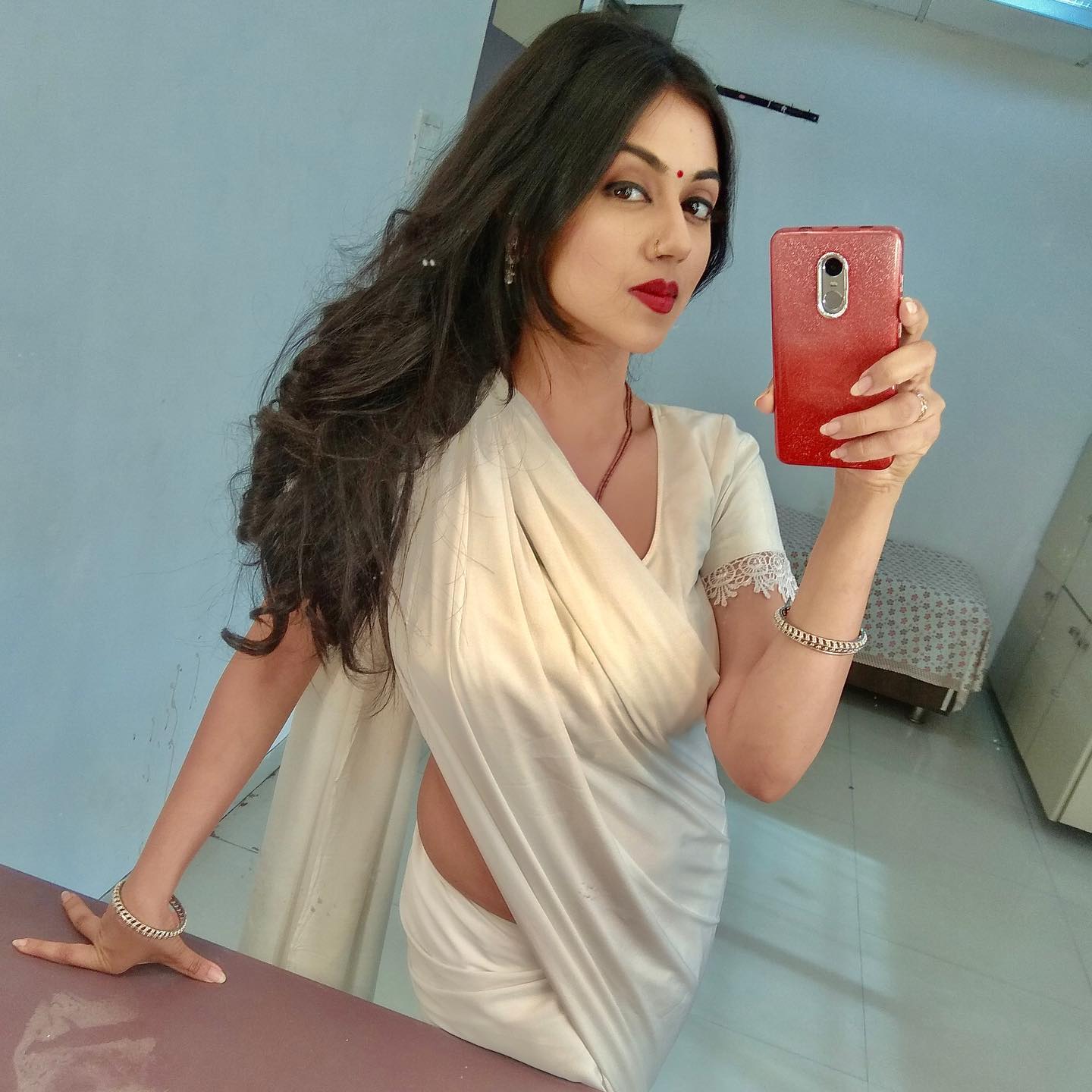 Reema Worah white saree hot tv actress