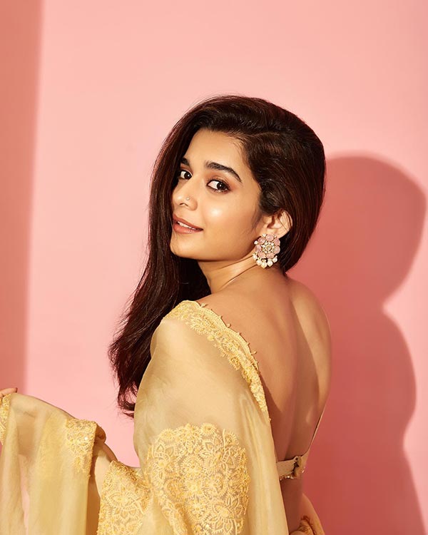 Mithila Palkar backless saree