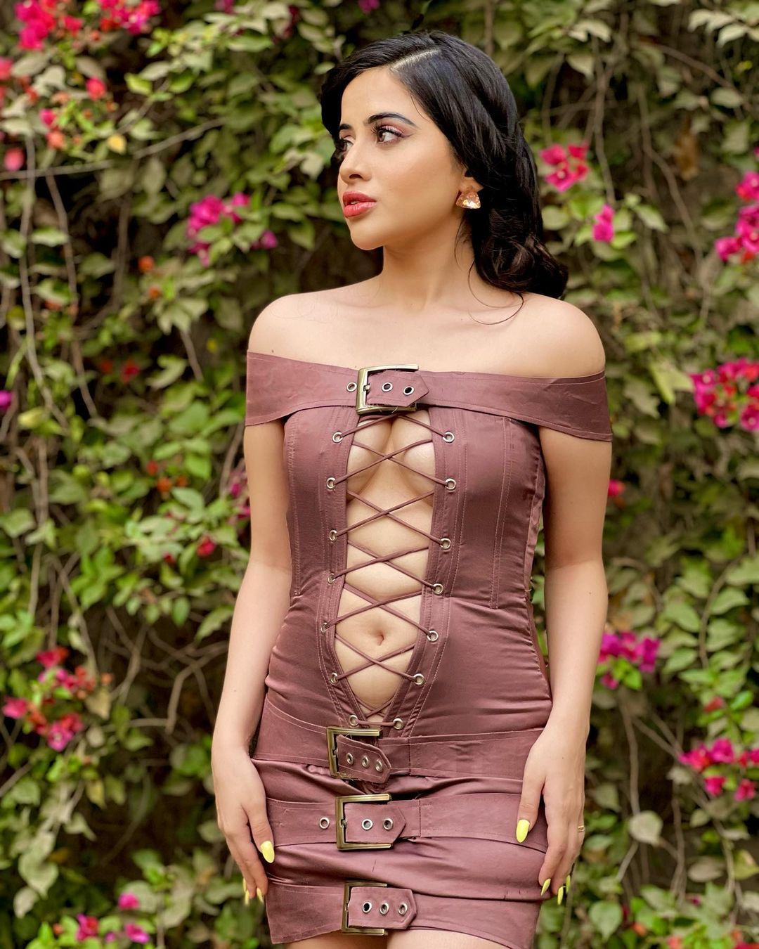 Urfi Javed cleavage short tight dress