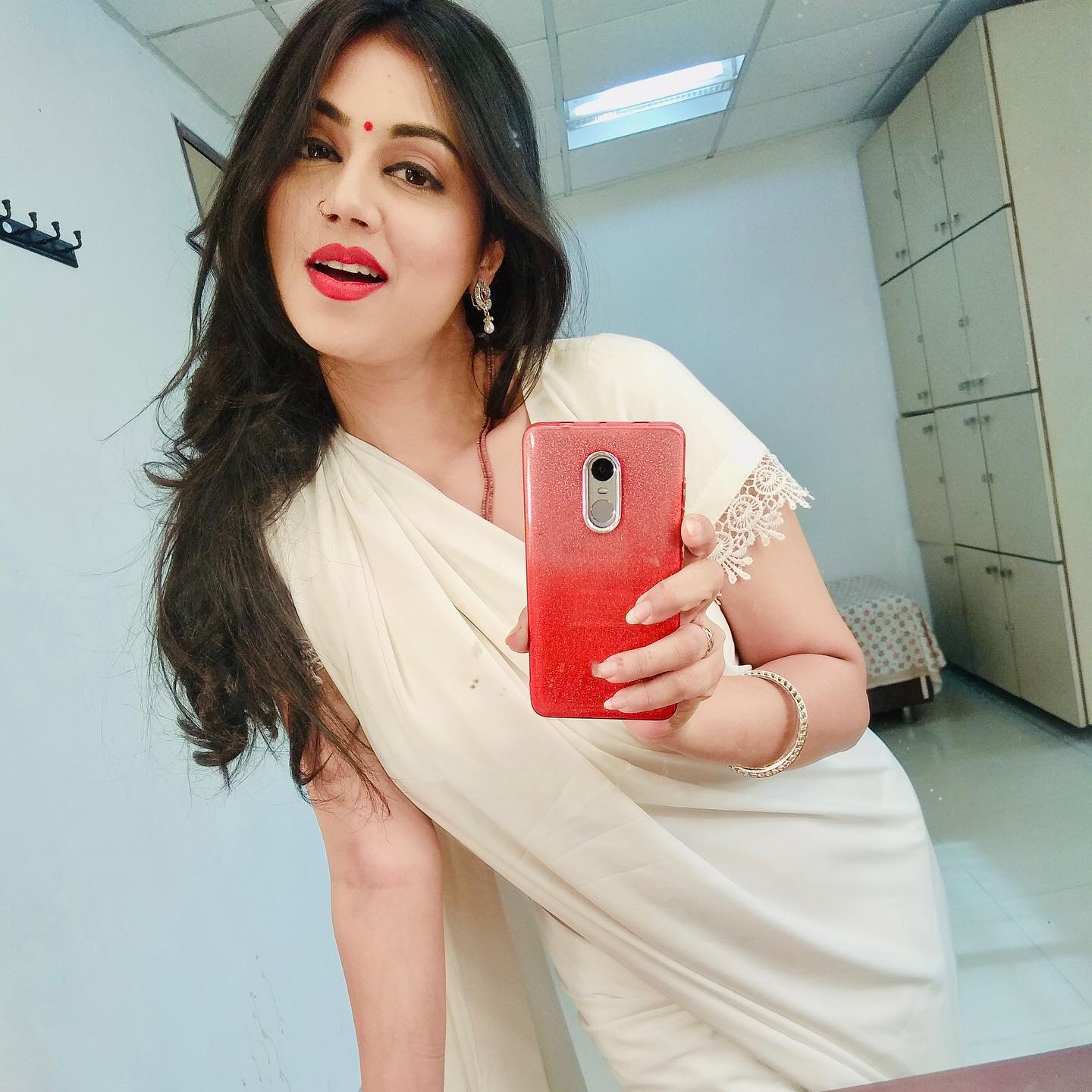 Reema Worah white saree hot tv actress