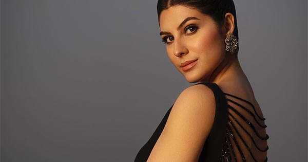 Elnaaz Norouzi looked stunning hot in this elegant backless black gown – see now.