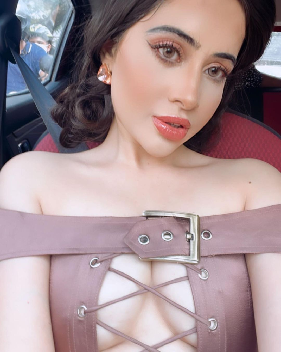 Urfi Javed cleavage short tight dress