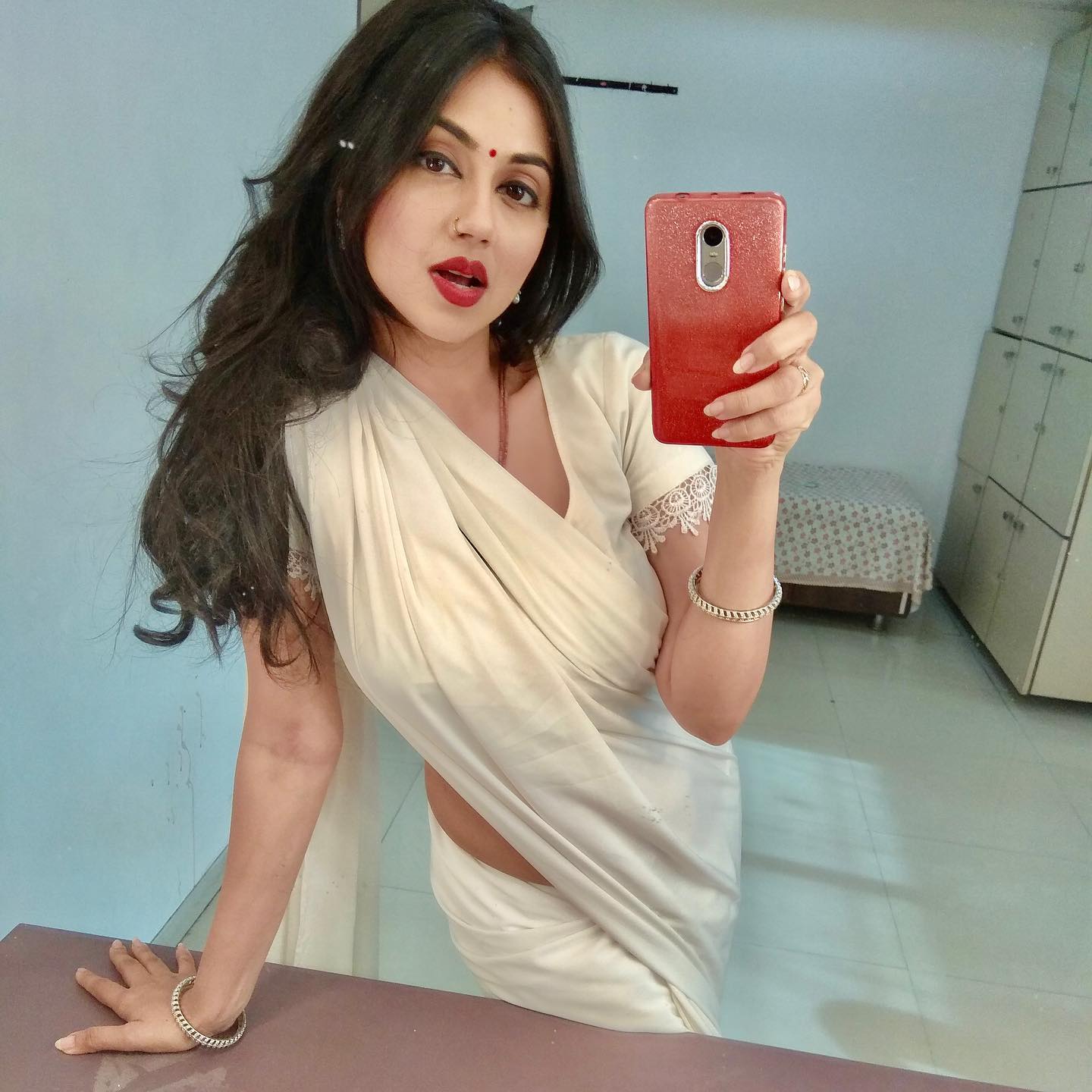 Reema Worah white saree hot tv actress