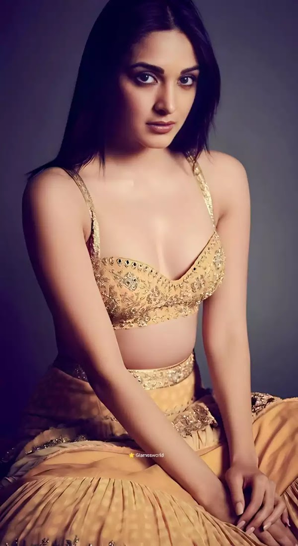 kiara advani cleavage yellow bralette