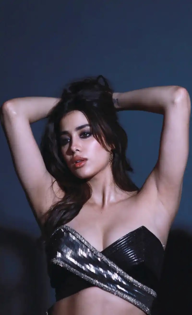 janhvi kapoor armpit cleavage tiny top