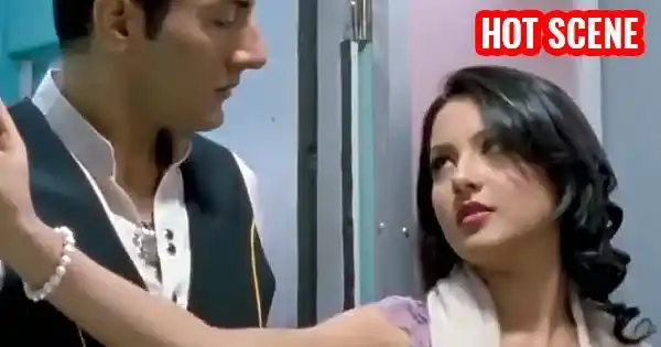 Puja Banerjee in train bathroom – hot scene from Rajdhani Express.