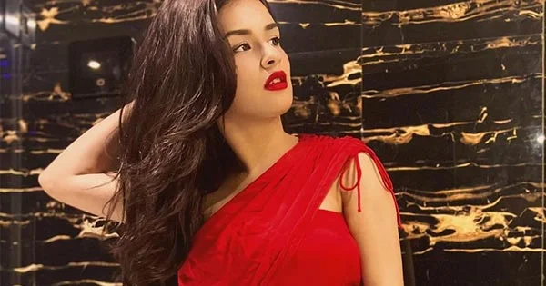 Avneet Kaur looks stunning hot in red dress with rosy red lips – see viral photos.