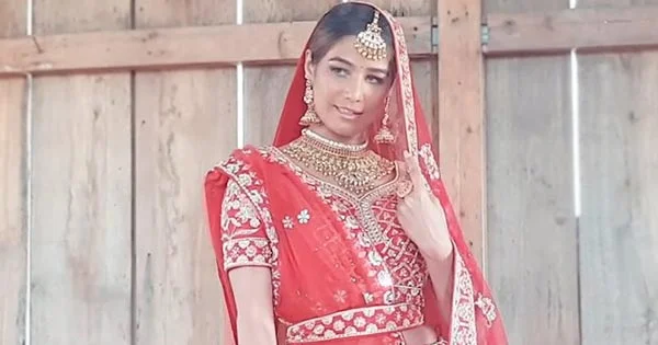 Poonam Pandey in bridal outfit looks stunning – see video.