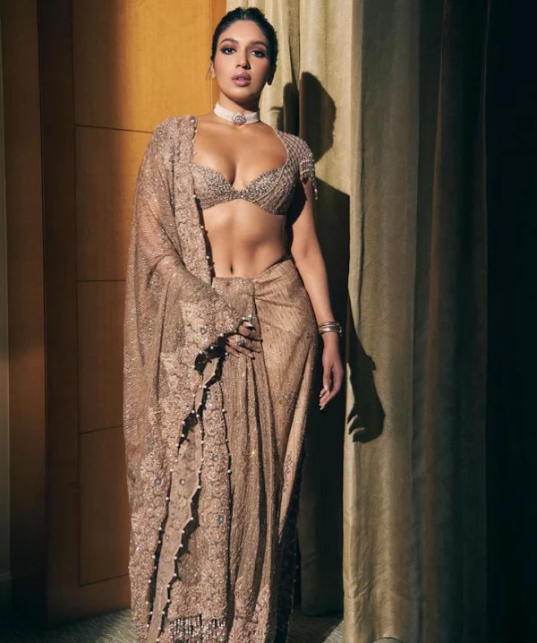 bhumi pednekar cleavage navel saree bollywood hot 2023