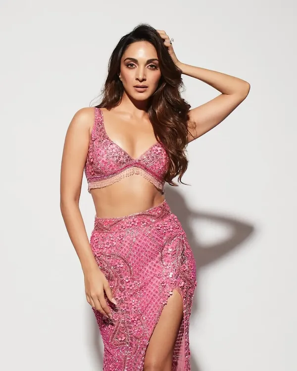 kiara advani cleavage tiny top skirt bollywood hot 2023