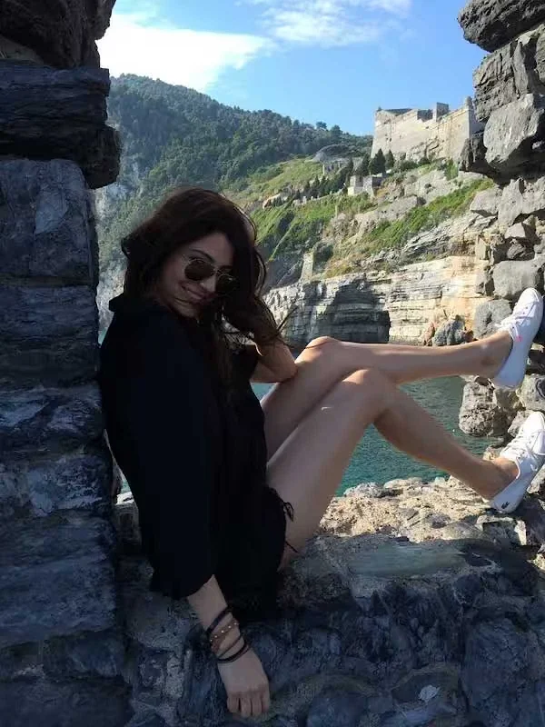 anushka sharma sexy legs