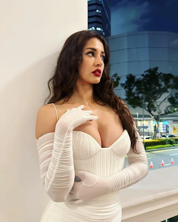 30 Bollywood actresses with big breast. - SpideyPosts