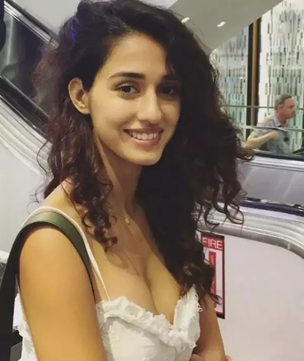 disha patani cleavage white outfit