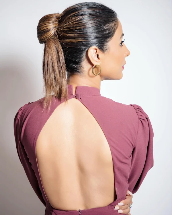 hina khan backless dress sexy back