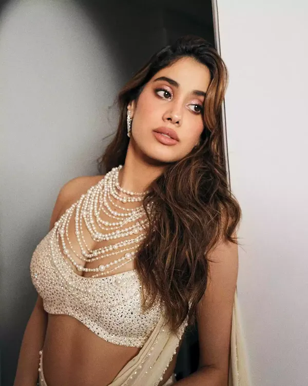 janhvi kapoor cleavage white top