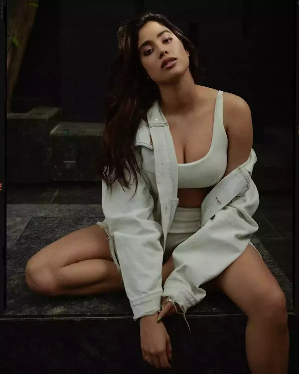 janhvi kapoor cleavage white top