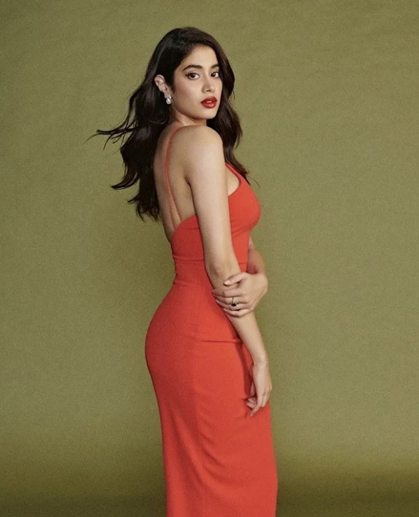 janhvi kapoor red bodycon dress sideview curvy figure