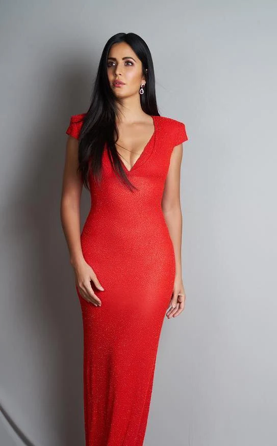 katrina kaif red bodycon dress cleavage sexy body