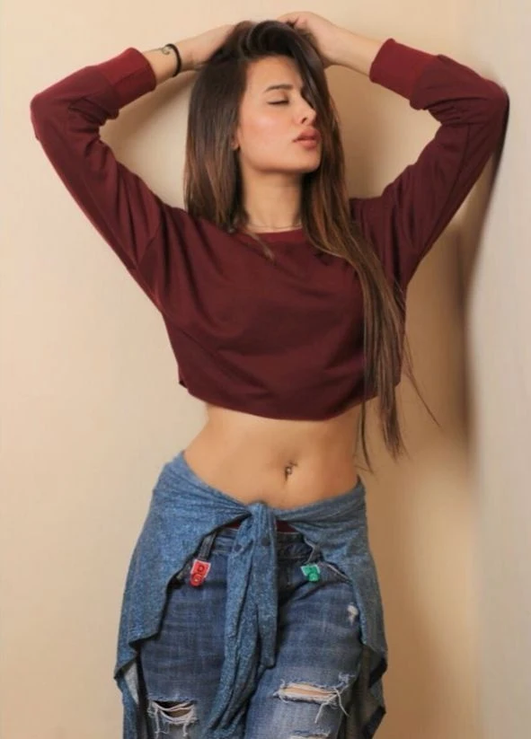 mahira sharma navel piercing