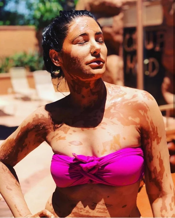 nargis-fakhri-pink-bikini-mud-covered-21