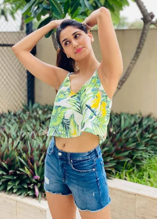 nikita dutta armpit hot bollywood actress