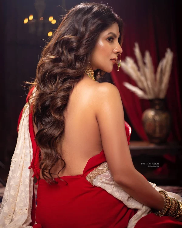 paayel sarkar blouseless backless saree bengali actress